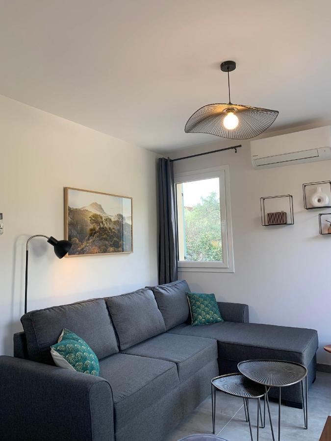 Le Cabanon De Livia Avec Piscine Privee Villa Кюкюрон Екстериор снимка