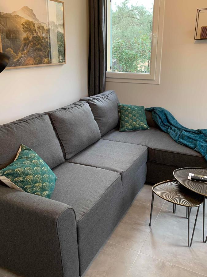 Le Cabanon De Livia Avec Piscine Privee Villa Кюкюрон Екстериор снимка