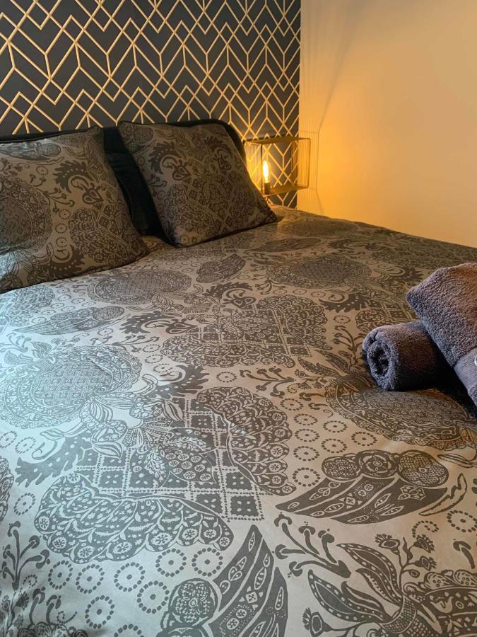 Le Cabanon De Livia Avec Piscine Privee Villa Кюкюрон Екстериор снимка