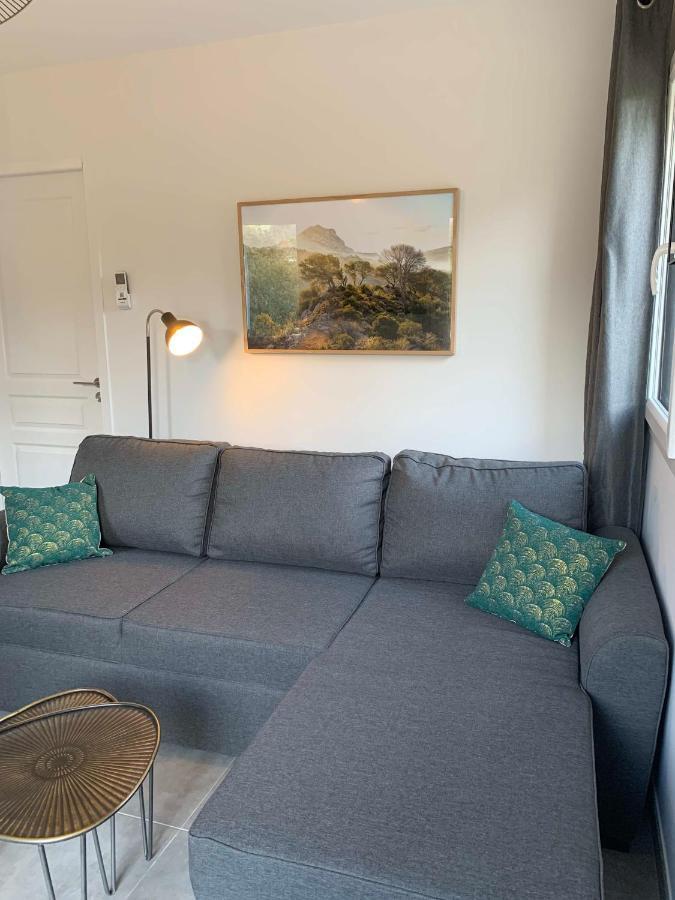 Le Cabanon De Livia Avec Piscine Privee Villa Кюкюрон Екстериор снимка